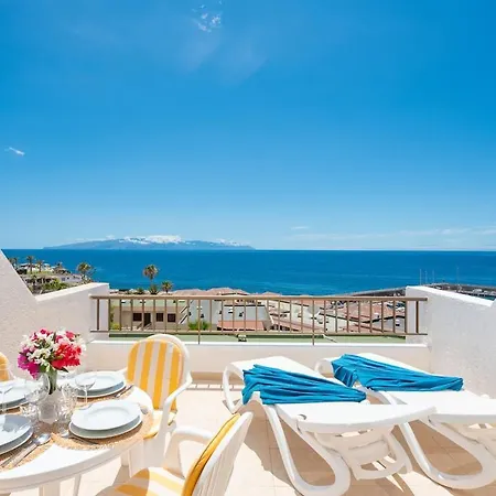Bright 1br With Pool & Ocean Views Daire