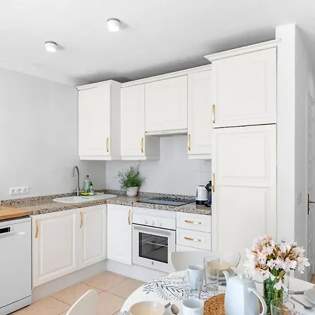 Bright 1br With Pool & Ocean Views 公寓 *