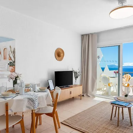 Bright 1br With Pool & Ocean Views Appartement