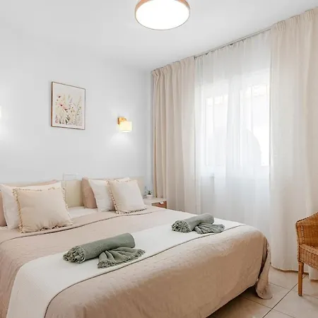Bright 1br With Pool & Ocean Views 公寓